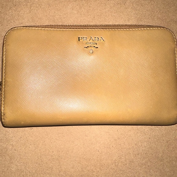 Cute Prada Wallet - Picture 1 of 6